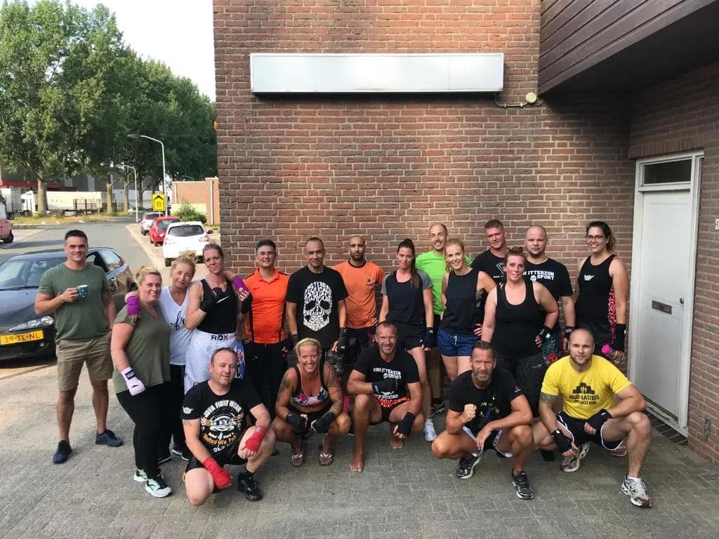 Worstelen in Almere Haven bij Van Itterzon Sport